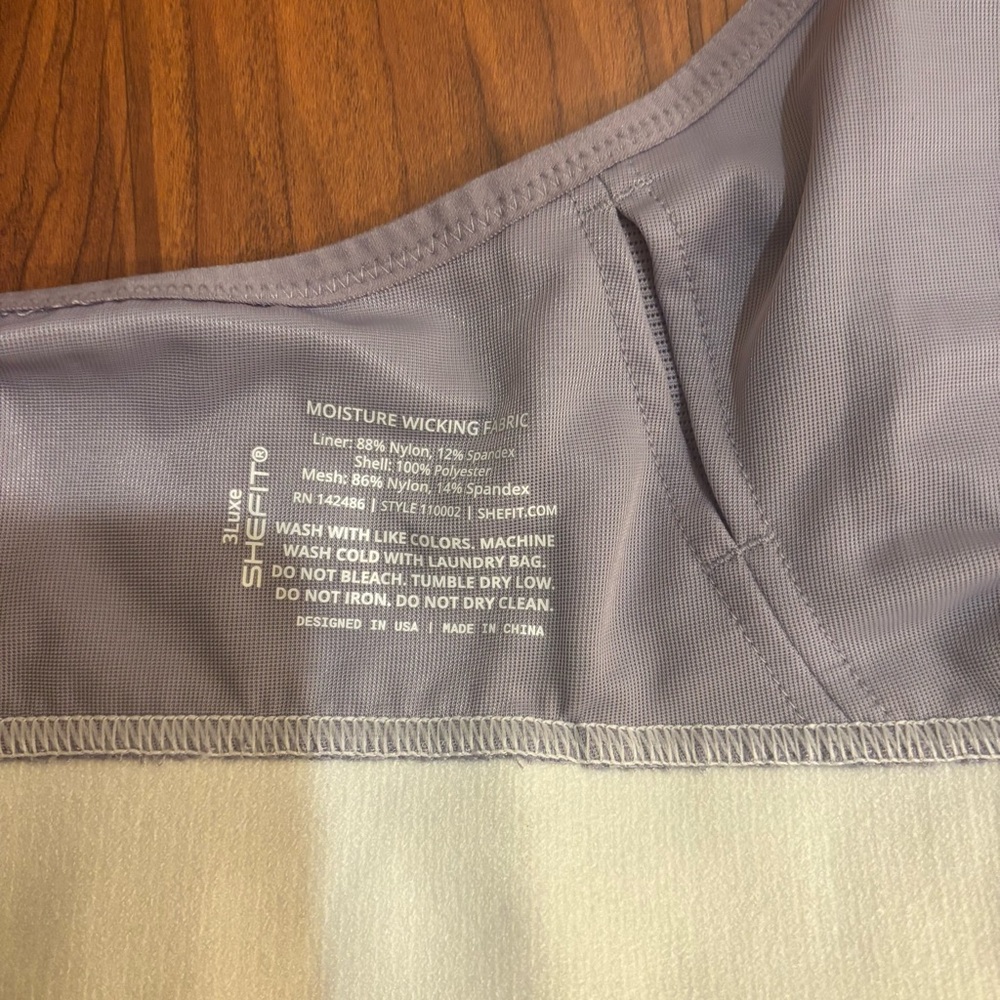 Women's Front-Zip Sports Bra - Mauve and Cream - Picture 3 of 4